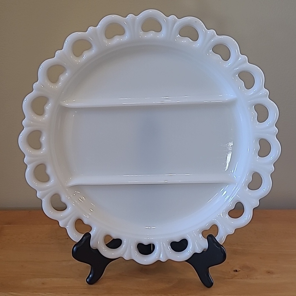 VINTAGE Milk Glass Divided Serving Platter, Scalloped Edge Heart Detail - Picture 2 of 13